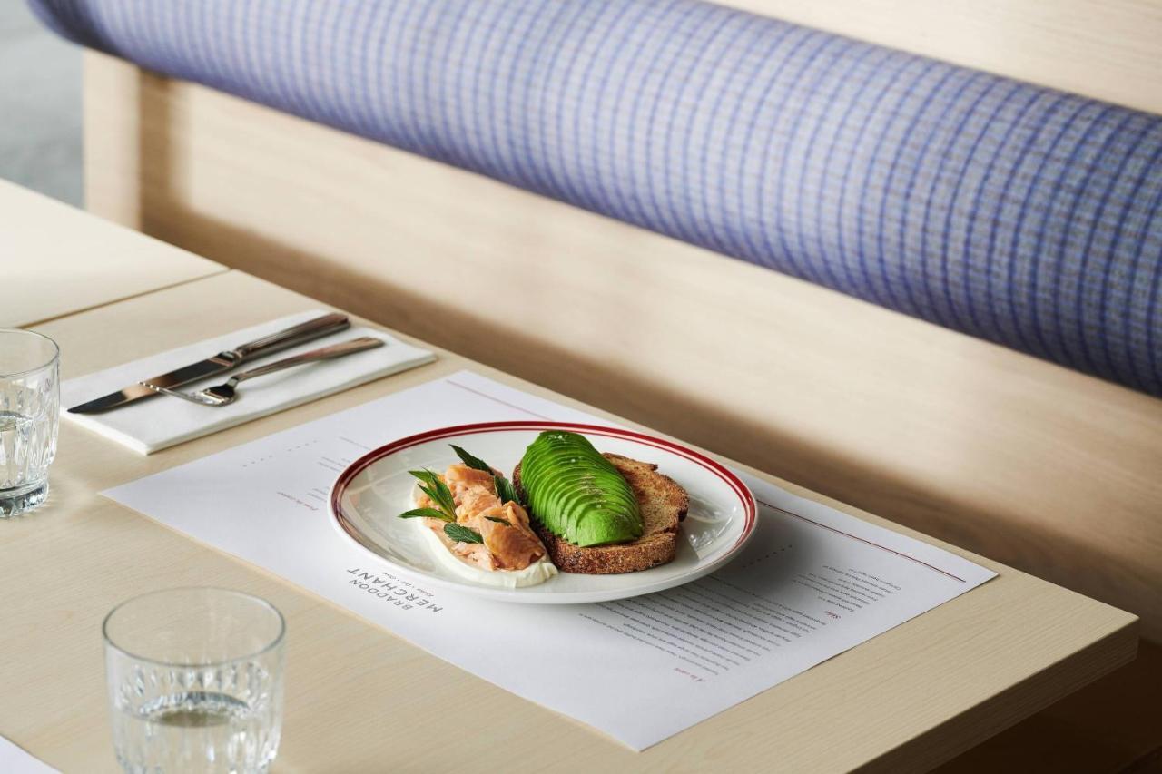 Midnight Hotel, Autograph Collection Canberra Exterior foto Avocado on toast at The Garrison, 2016